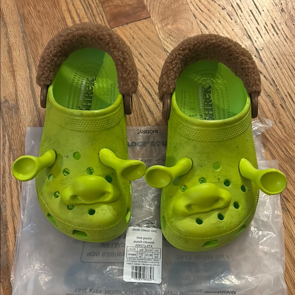 CROCS adult Shrek Green Slippers